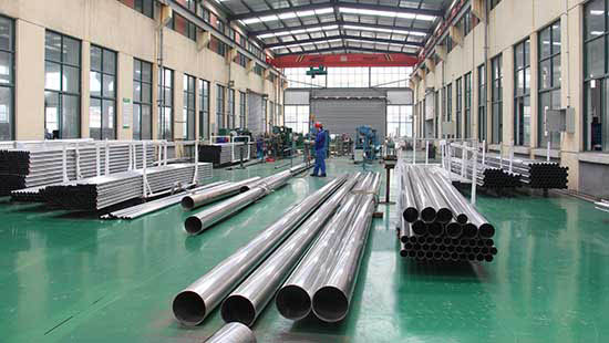 不銹鋼復(fù)合管生產(chǎn)車(chē)間